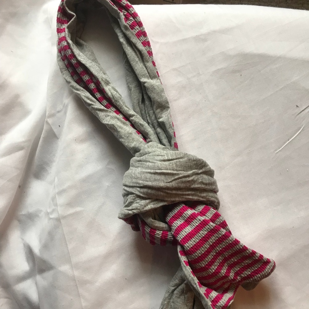 Old navy grey and pink scarf